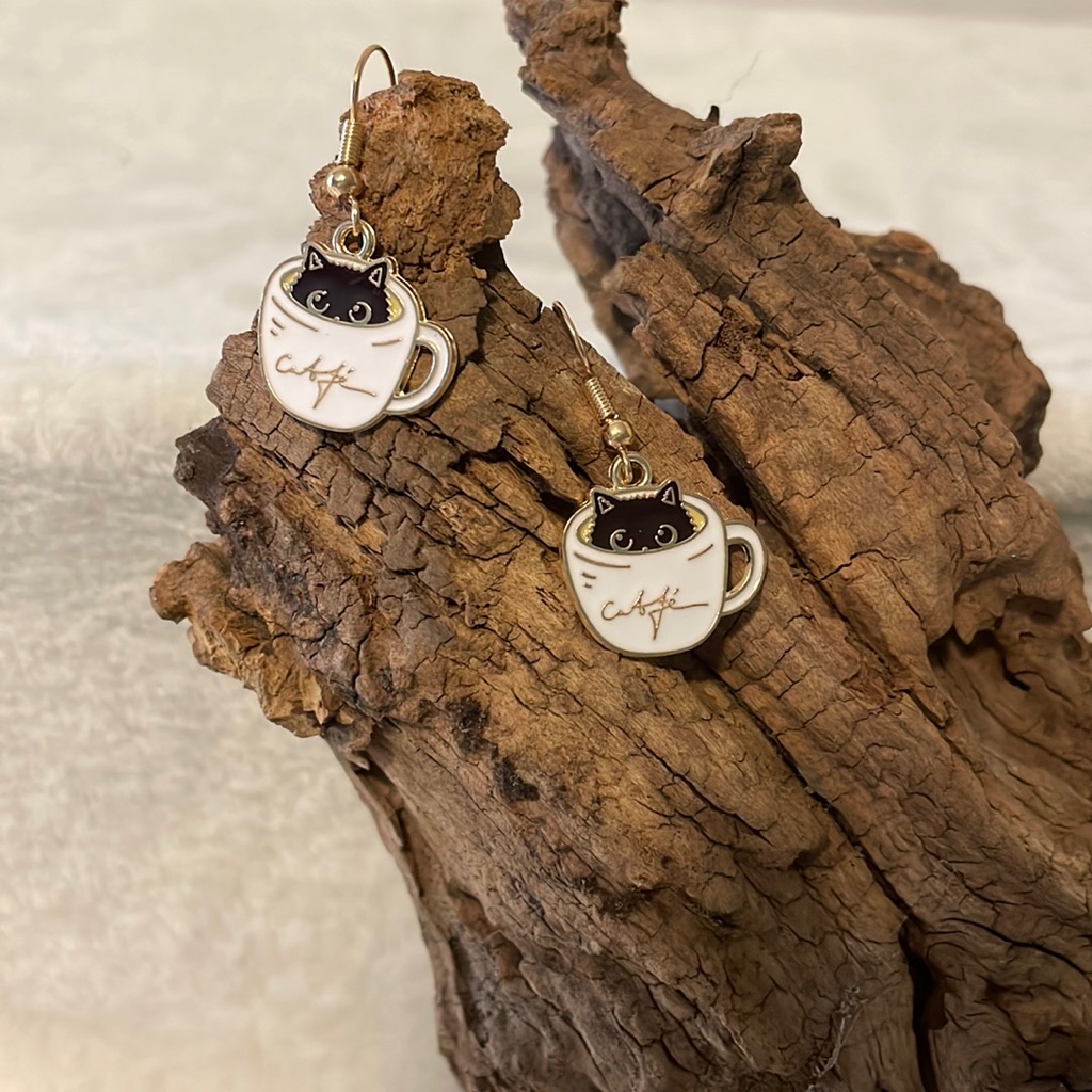New Cafe Kitty Earrings 6$